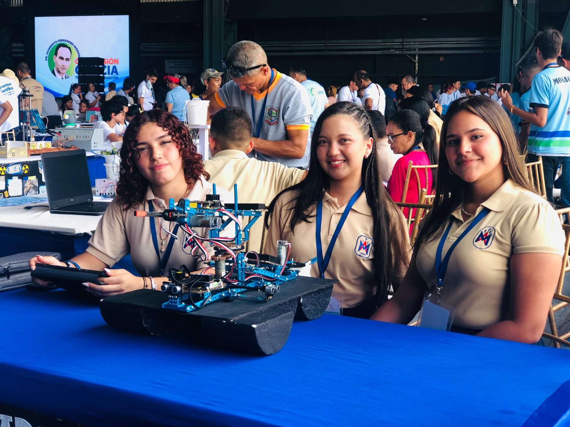 Más de 200 proyectos se mostraron en Olimpiadas de Robótica 2025