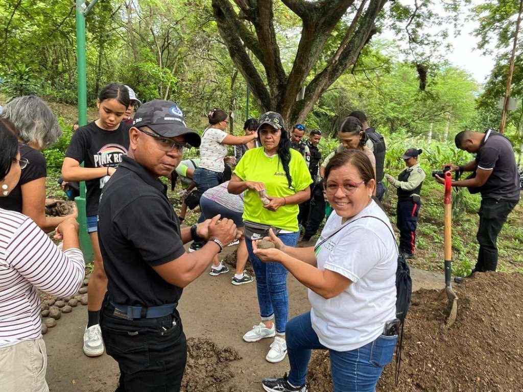 Inician plan de reforestación de parques y zonas verdes en Guarenas