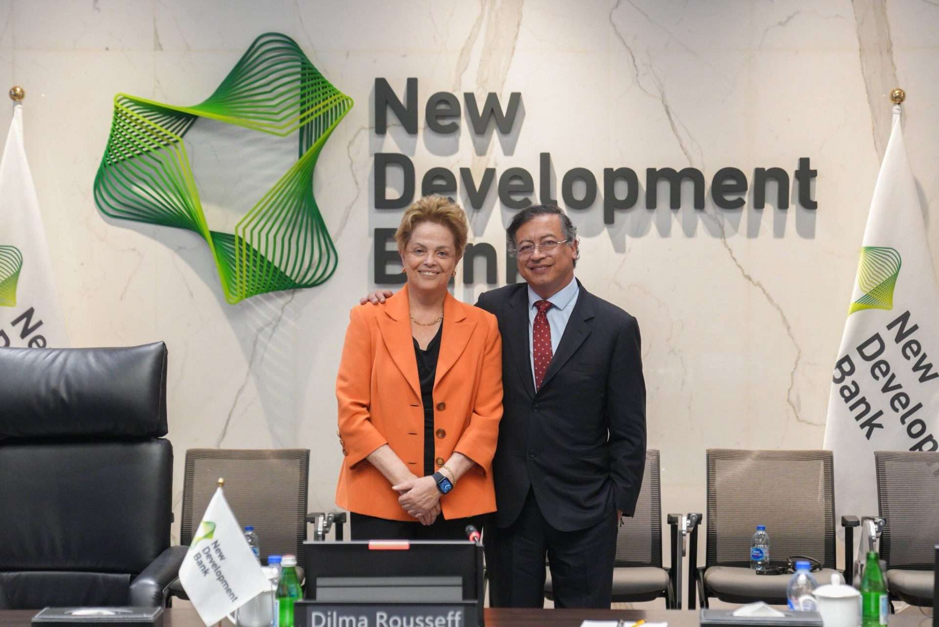 Petro busca en China la adhesión de Colombia al Banco de los BRICS