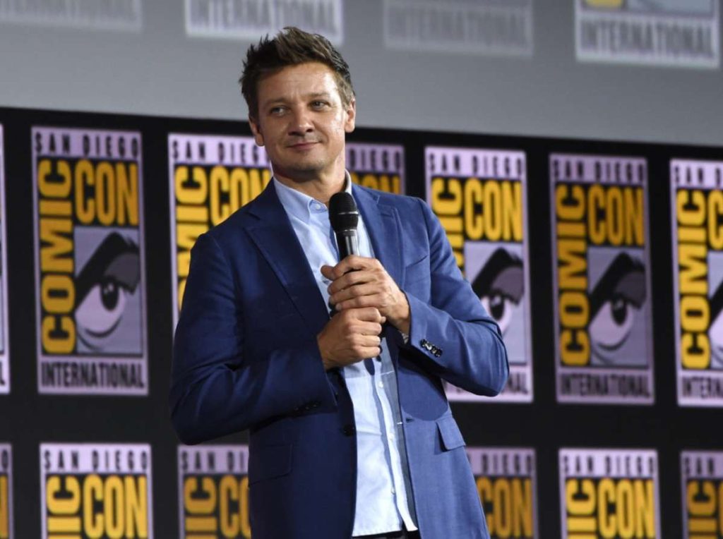 Jeremy Renner está indignado con Disney