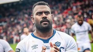 Su auto fue arrollado por un tren