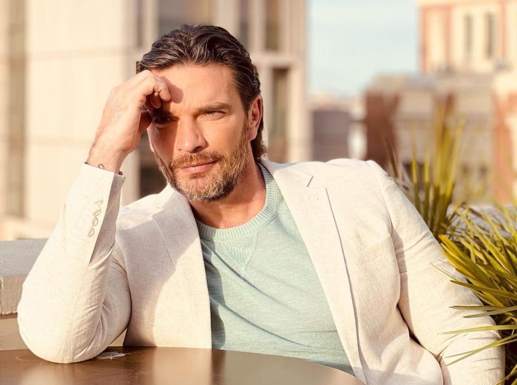 Julián Gil sobre Marjorie de Sousa: Me agarró a golpes