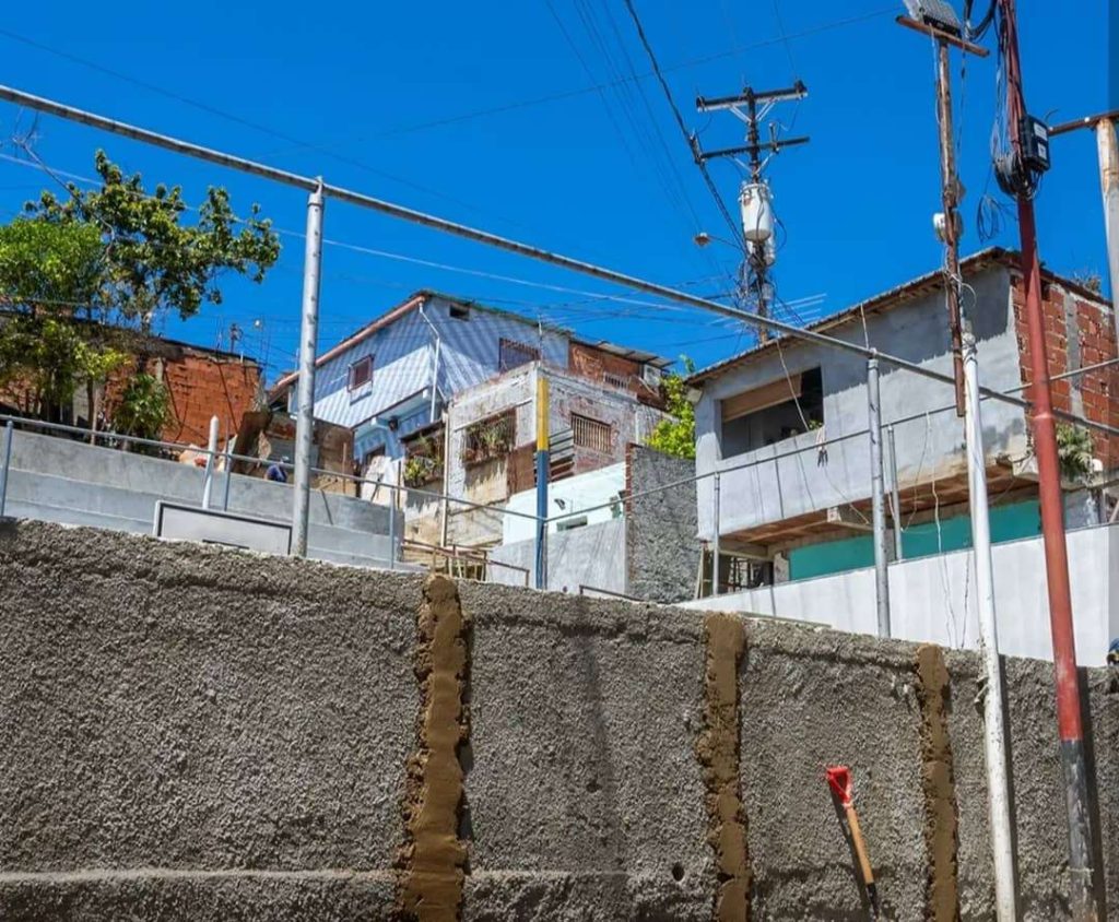 Juntos Todo es Posible ejecuta obras en Plan de Manzano