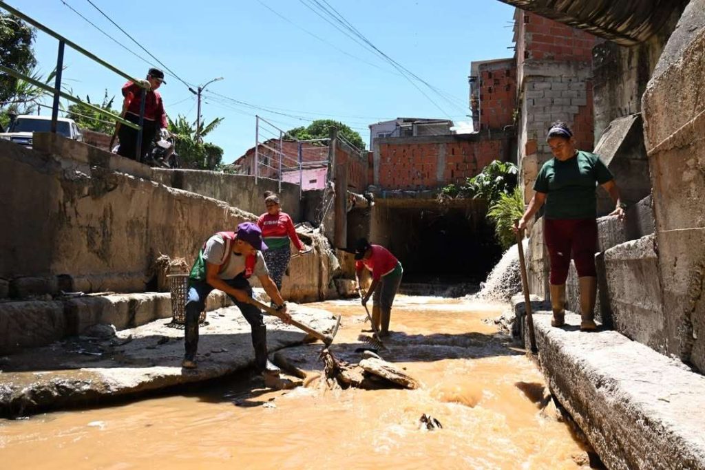 Realizan limpieza preventiva en Quebrada Anauco en San Bernardino