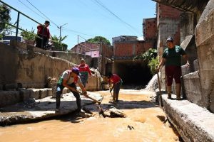Realizan limpieza preventiva en Quebrada Anauco en San Bernardino