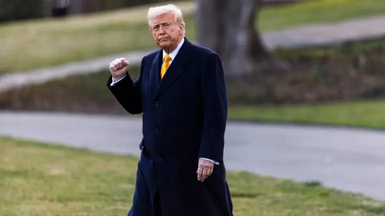 Trump duda en acatar la Constitución para imponer su política de inmigración