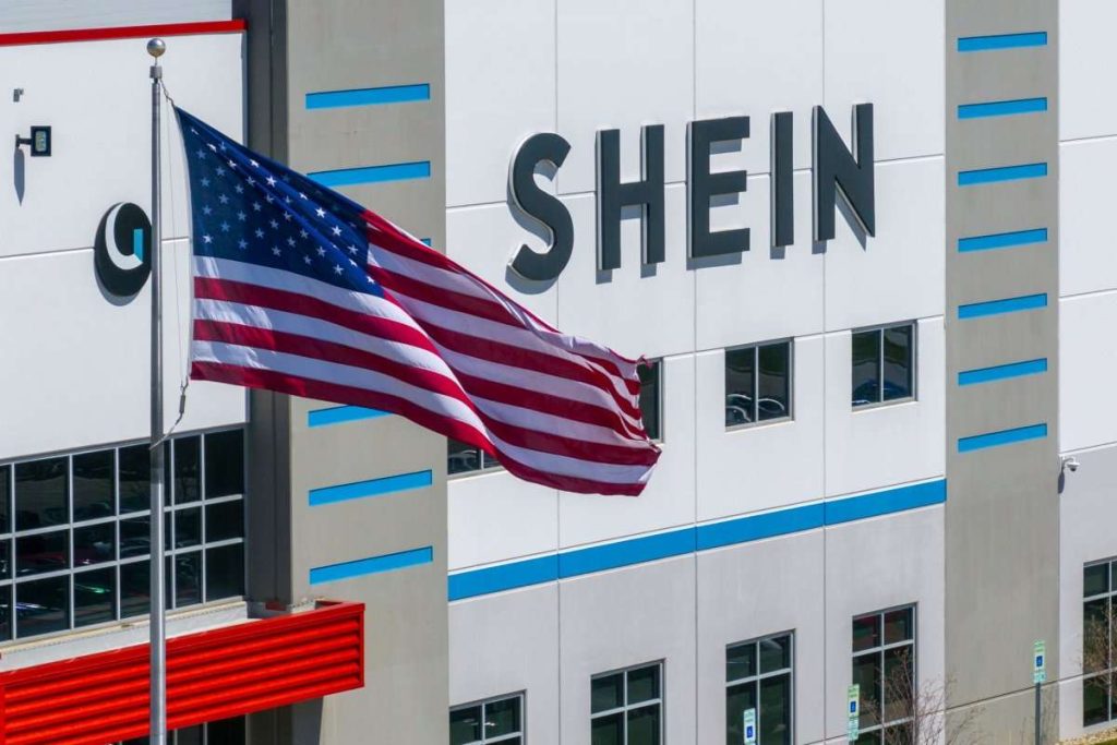 Trump elimina exención de aranceles a mercancías chinas de bajo costo