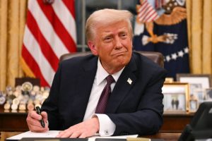 Trump dio plazo de 30 días a farmacéuticas para bajar precios de medicamentos en EEUU