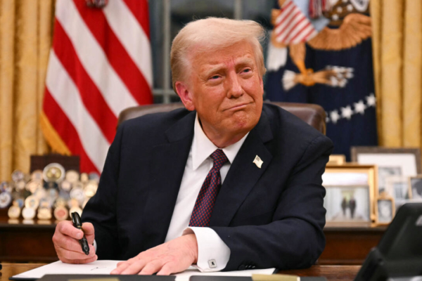 Trump dio plazo de 30 días a farmacéuticas para bajar precios de medicamentos en EEUU