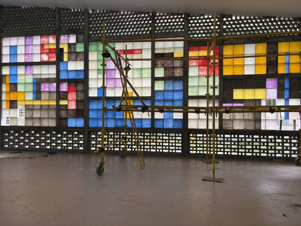 UCV recupera vitral de Braulio Salazar en la Escuela de Medicina "Luis Razetti"