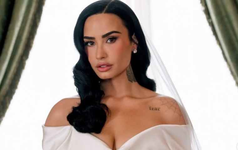 Demi Lovato celebró en íntimo con una emotiva ceremonia y rodeada de amor