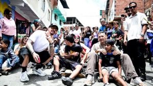 Dos exganadores de la Uefa Champions League se pasearon por las calles de Petare