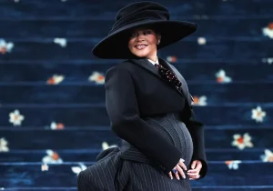 ¡Sorpresa! Rihanna deslumbra en la Met Gala 2025 al anunciar su tercer embarazo