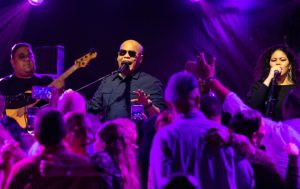 La orquesta de Rubby Pérez se reencuentra en un emotivo homenaje entre lágrimas y recuerdos