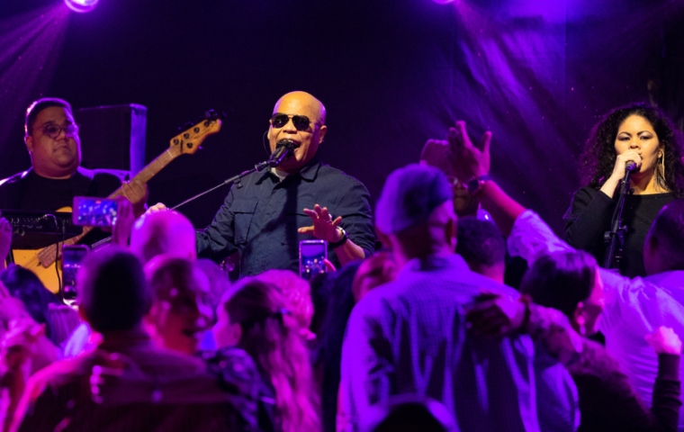 La orquesta de Rubby Pérez se reencuentra en un emotivo homenaje entre lágrimas y recuerdos