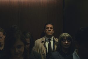 Vicios ocultos (2025) Crítica - Jon Hamm está fantástico pero la serie de Apple TV+ es un paso atrás para el creador de Warrior