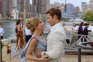 "Me sentí como si me hubieran echado a los perros". Glen Powell fingió su relación con Sydney Sweeney para promocionar 'Cualquiera menos tú'... y destrozó a su novia por el camino