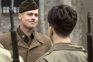 Últimos días para ver en Netflix una de las películas más aclamadas de Tarantino. Una sátira del cine bélico que marcó un punto de inflexión y ganó un Oscar