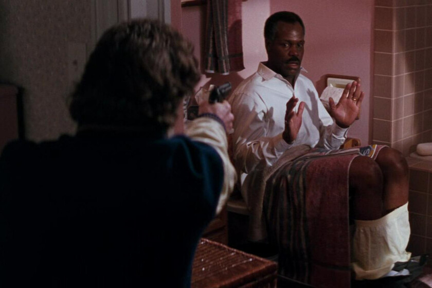 La brutal película de acción que crea suspense y humor hasta con un retrete. Hoy en TV: ‘Arma letal 2’