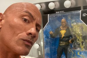 "Si quieres que te ponga dos cabezas, te las pongo". Dwayne Johnson pidió que modificaran una cosa muy específica de su figura de acción de 'Black Adam'