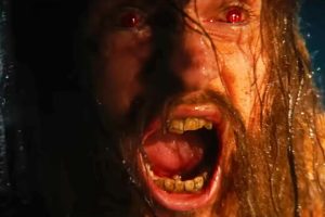 '28 años después' (2025), crítica | Tiene alma punki, brutal y sangrienta, pero Danny Boyle no logra estar a la altura de la saga