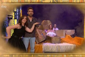 El entierro de 'La familia de la tele' se vuelve literal. Ni con su último programa ha conseguido levantar cabeza en audiencias