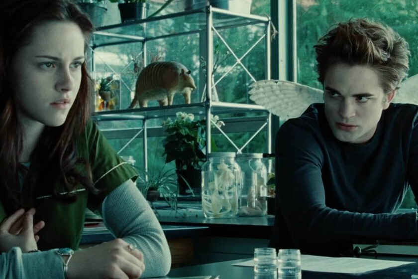 La saga 'Crepúsculo' es carne de memes y también una cápsula del tiempo. Este detalle de la cafetería me lleva a pensar que se quedó anclada en la Guerra Fría