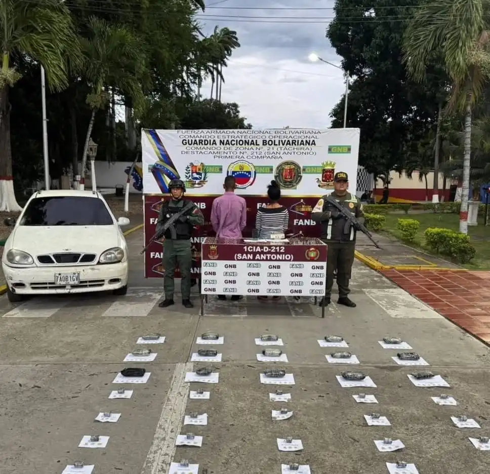 Agarraron a dos que ingresaban a Venezuela con 36 panelas de drogas