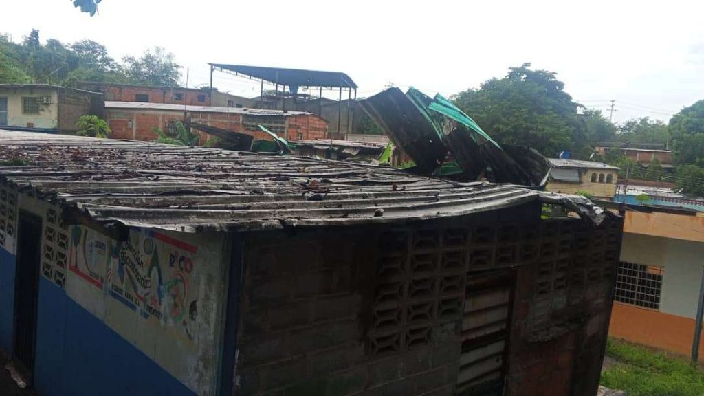 Aguaceros afectan escuelas en Valles del Tuy 