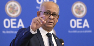 'No voy a discutir si es una dictadura o no'