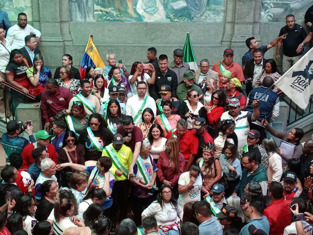 Arnaldo Sánchez reafirmó compromiso con el pueblo merideño