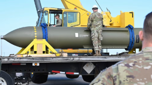 Qué es el Penetrador Masivo de Artillería, la bomba estadounidense de 30.000 libras que destruye objetivos subterráneos