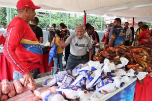 Atienden a habitantes de San Agustín con jornada integral comunitaria