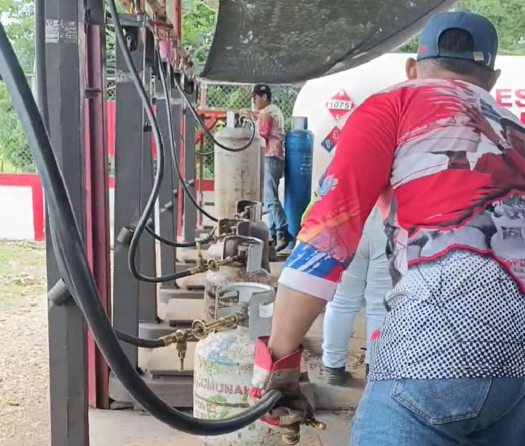 Autoridades garantizan gas para escuelas afectadas por inundaciones en Apure