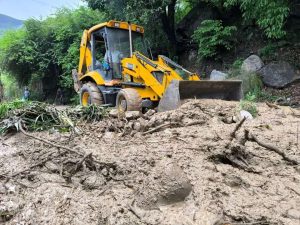 Avanza despeje de vías en Mérida para restablecer el paso tras las fuertes lluvias