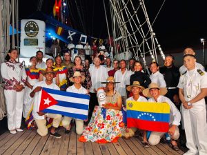 Buque Escuela Simón Bolívar está en el muelle Cienfuegos