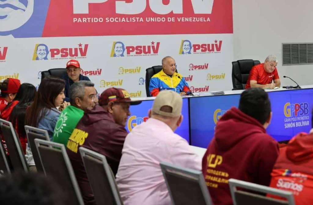 Cabello: los alcaldes tienen que ser facilitadores del poder popular