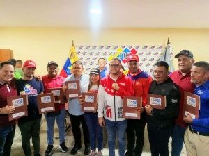 Candidatos a alcaldes se inscriben ante el CNE en las regiones