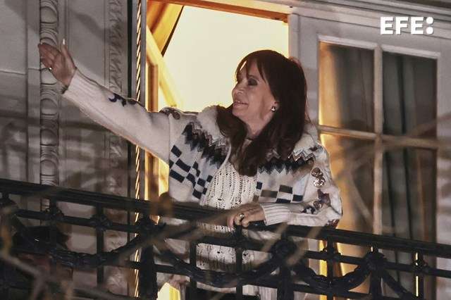 Cristina Fernández podrá salir al balcón durante su detención