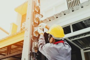 Construcciones Yamaro - Seguridad primero ¡Minimizando el riesgo eléctrico en obras de construcción! - FOTO