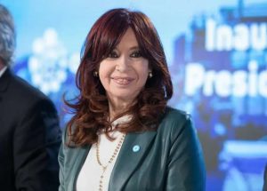 Defensa de Cristina Kirchner solicita arresto domiciliario tras fallo judicial