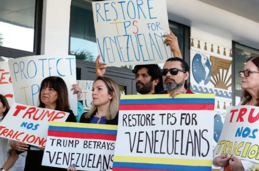 Juez impide que Donald Trump invalide los permisos legales de cinco mil venezolanos