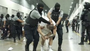 Juez ordenó a Trump ofrecer apelaciones a venezolanos enviados a El Salvador