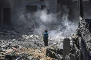 Escasez de fórmula infantil pone en riesgo a bebés en Gaza