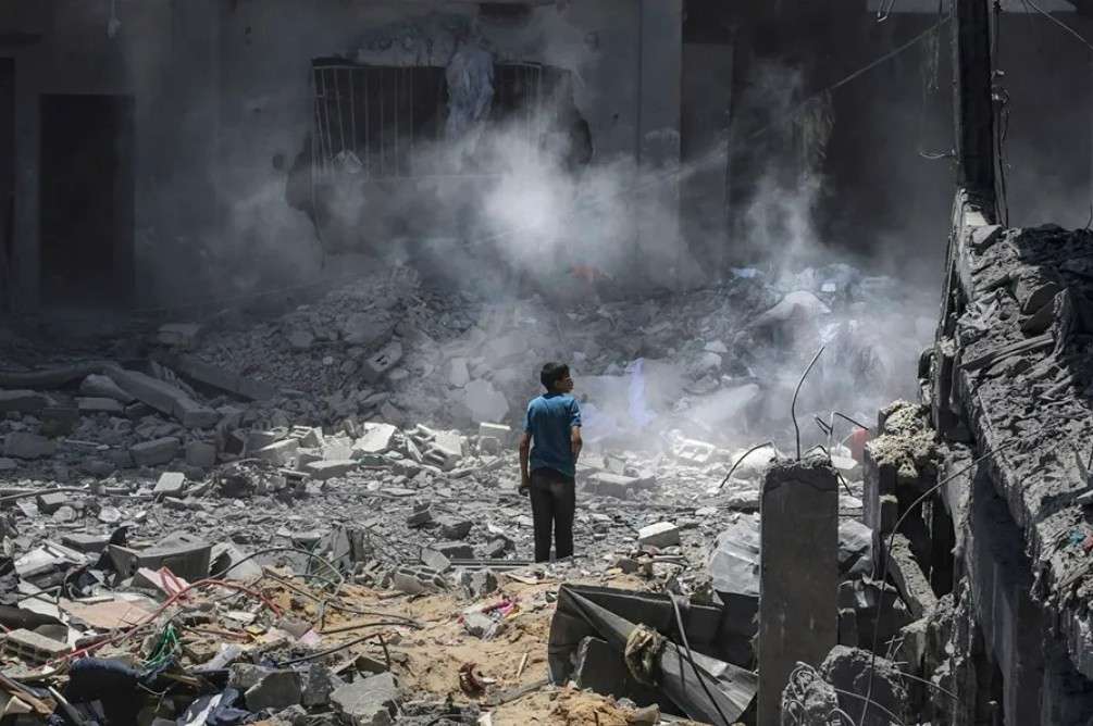 Escasez de fórmula infantil pone en riesgo a bebés en Gaza