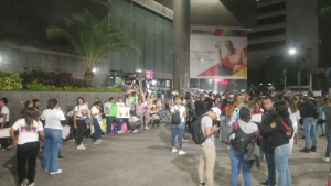 Familiares de deportados realizan vigilia frente a la ONU