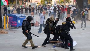 Gobierno de Trump mantendrá las redadas a migrantes que causaron protestas