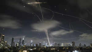 Irán recalca a EEUU que habrá una 'guerra total' si se involucra en su conflicto con Israel