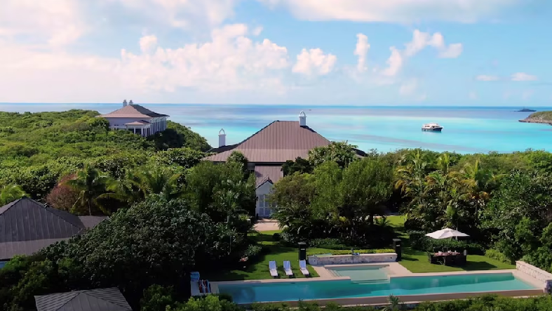 Cómo es la isla privada de Johnny Depp en las Bahamas