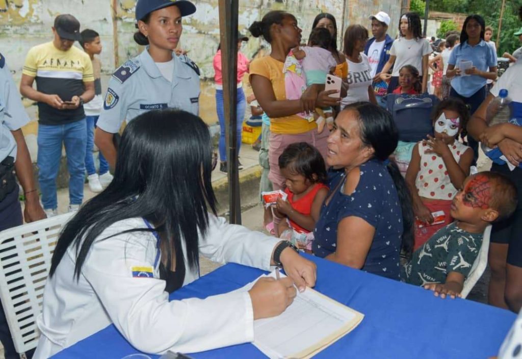 Jornada integral atendió a familias de El Rodeo en Guatire